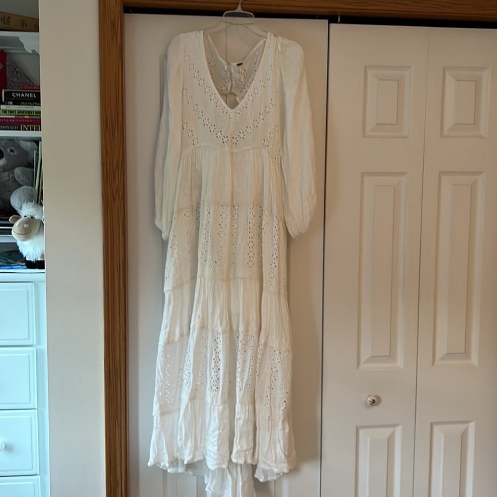 Free people white lined eyelet dress with small train. No alterations